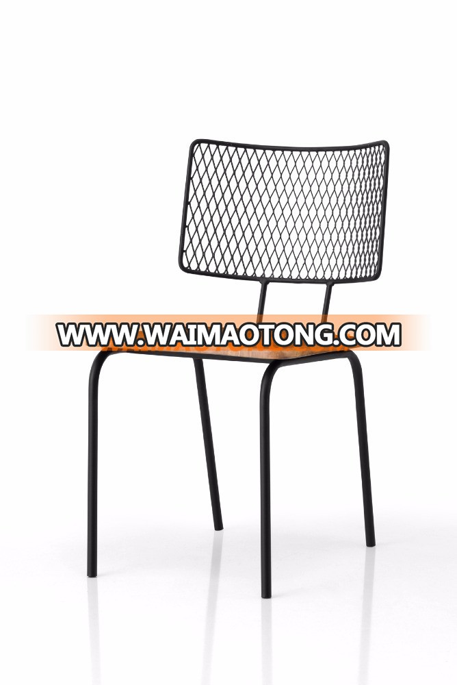 BROOKLYN METAL CHAIR / SOLID WOOD SEATING / POWDER COATING STEEL FRAME / MODERN LOOK